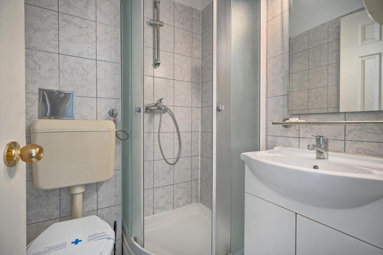 Hotel Aqua - Guest Rooms & Suites Каштела Екстер'єр фото