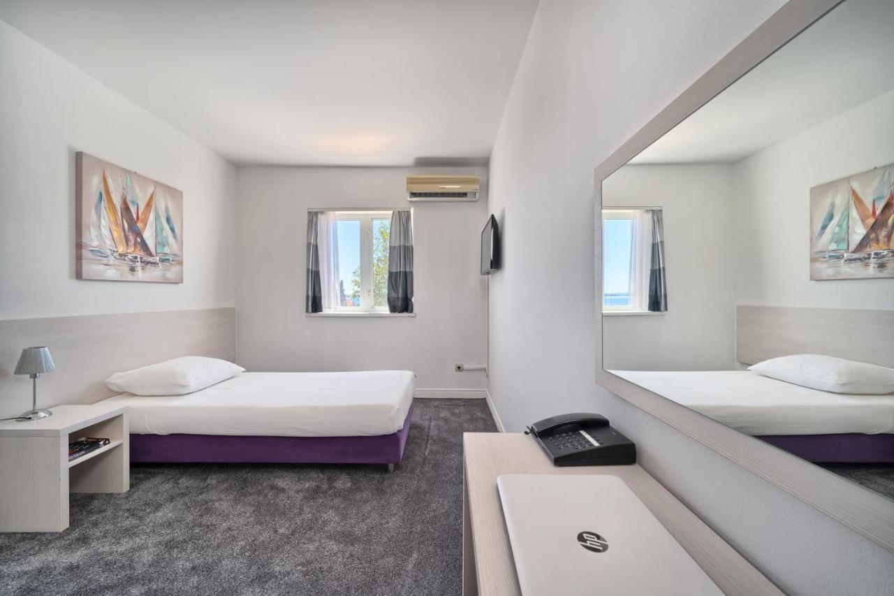 Hotel Aqua - Guest Rooms & Suites Каштела Екстер'єр фото