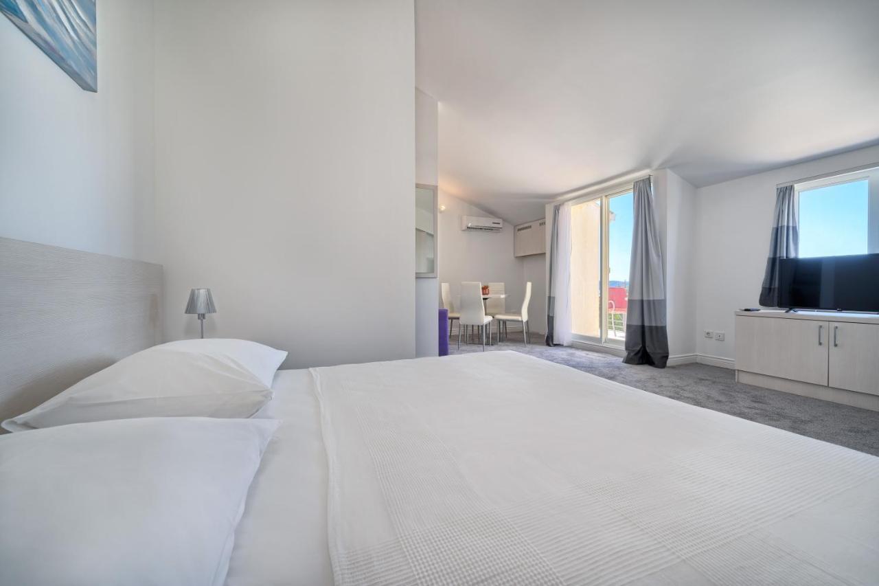 Hotel Aqua - Guest Rooms & Suites Каштела Екстер'єр фото